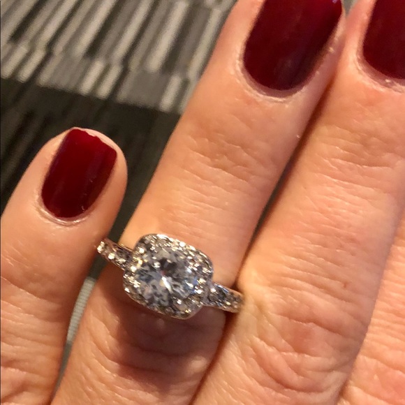 🆕 Beautiful Engagement Ring 💍 - Picture 4 of 6